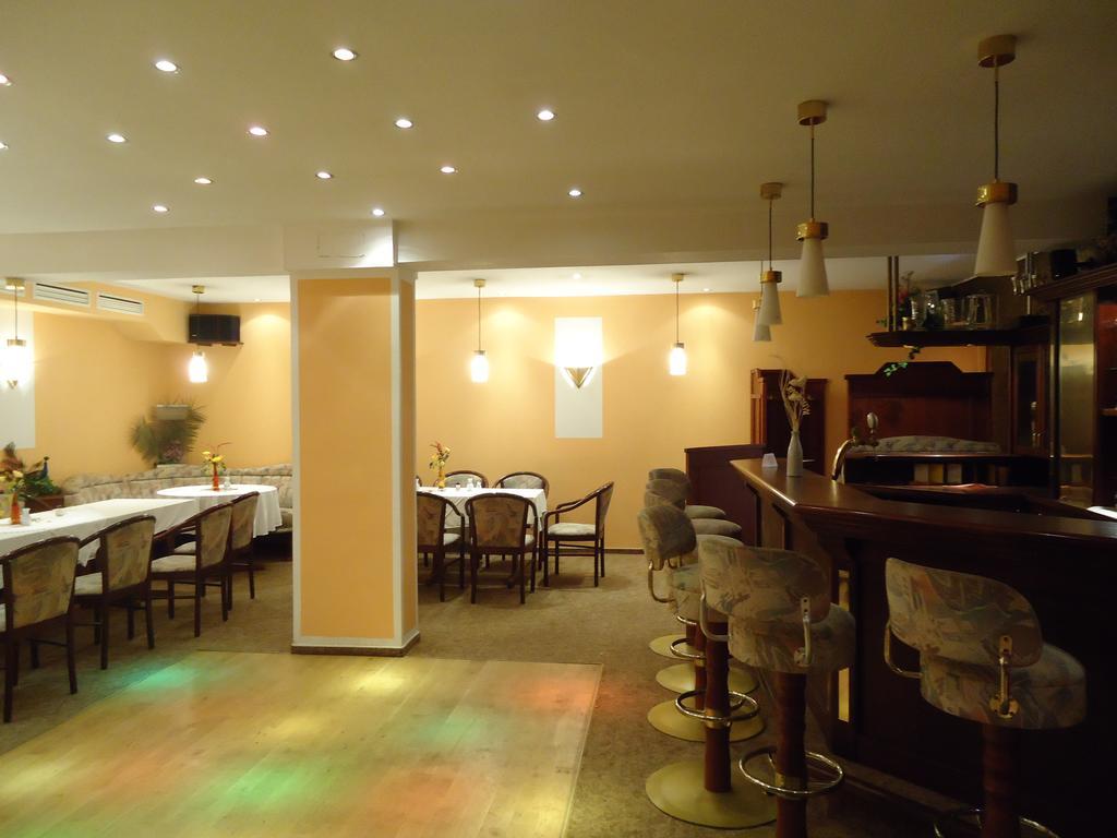 Hotel-Restaurant Marcus Malchin Exteriör bild